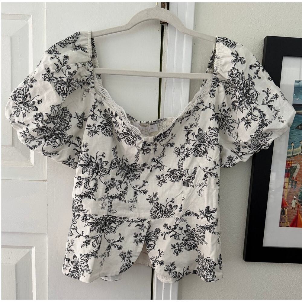 love & piece black / white floral toile puff sleeve peplum hem corset top / sz M